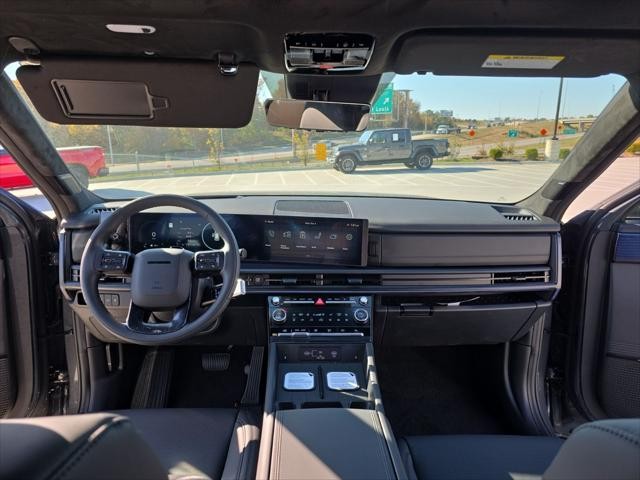 Hyundai Santa Fe Hybrid Vehicle Full-screen Gallery Image 11