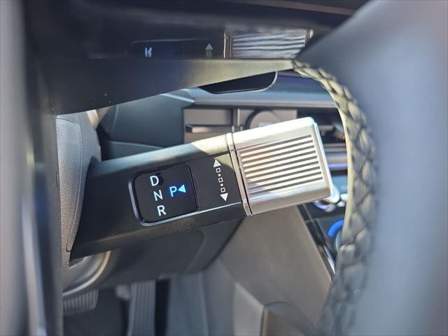 Hyundai Santa Fe Hybrid Vehicle Full-screen Gallery Image 17