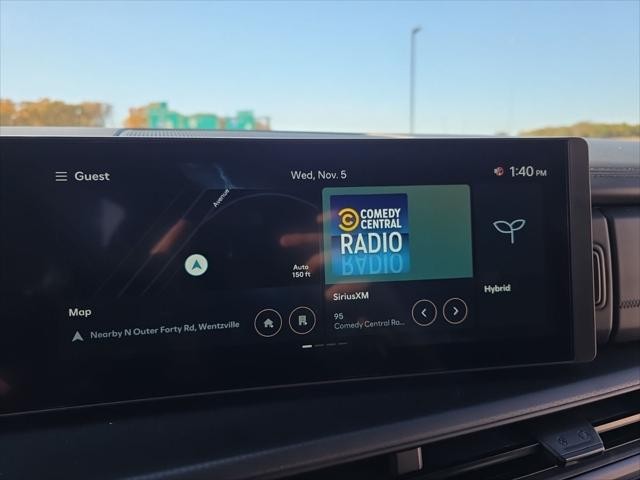 Hyundai Santa Fe Hybrid Vehicle Full-screen Gallery Image 19