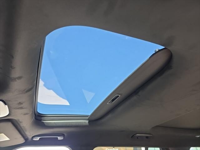 Hyundai Santa Fe Hybrid Vehicle Full-screen Gallery Image 24