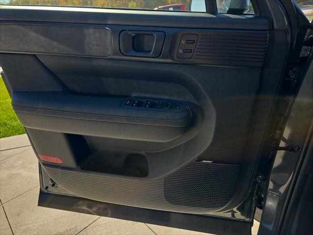 Hyundai Santa Fe Hybrid Vehicle Full-screen Gallery Image 26