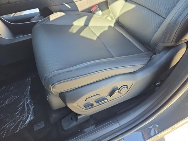 Hyundai Santa Fe Hybrid Vehicle Full-screen Gallery Image 27