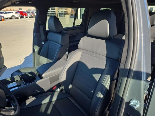 Hyundai Santa Fe Hybrid Vehicle Full-screen Gallery Image 28