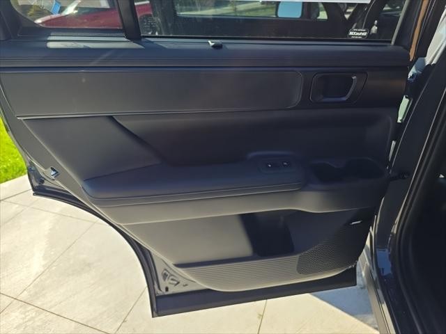 Hyundai Santa Fe Hybrid Vehicle Full-screen Gallery Image 29