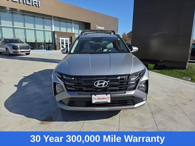 Hyundai Tucson Vehicle Full-screen Gallery Image 2