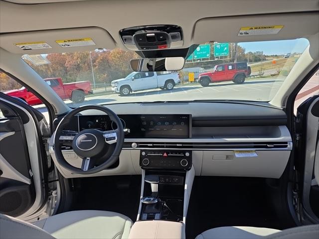 Hyundai Tucson Vehicle Full-screen Gallery Image 11