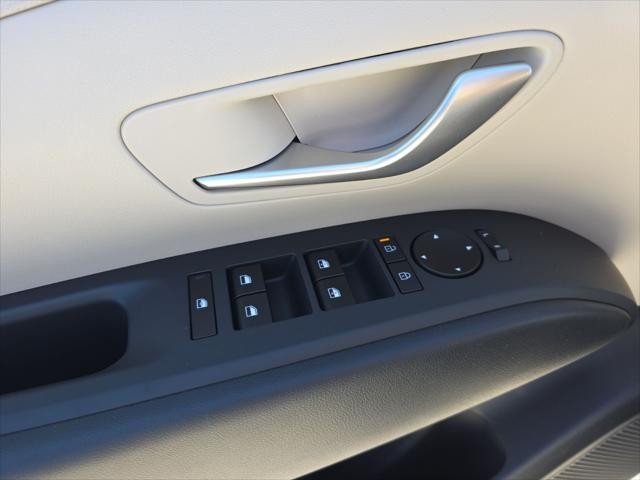 Hyundai Tucson Vehicle Full-screen Gallery Image 25