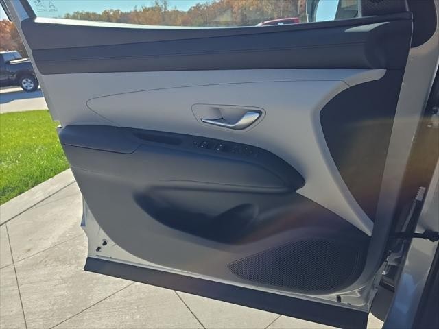 Hyundai Tucson Vehicle Full-screen Gallery Image 26