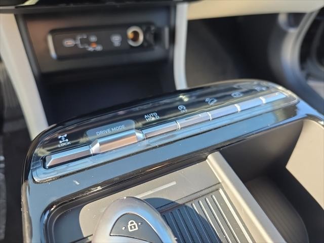 Hyundai Tucson Vehicle Full-screen Gallery Image 24