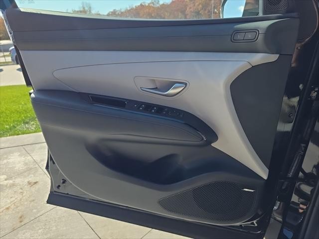 Hyundai Tucson Vehicle Full-screen Gallery Image 29