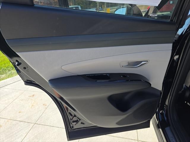 Hyundai Tucson Vehicle Full-screen Gallery Image 32