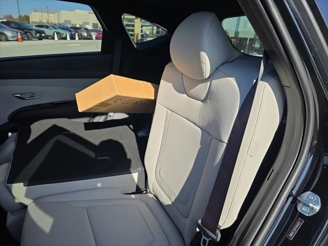 Hyundai Tucson Vehicle Full-screen Gallery Image 34