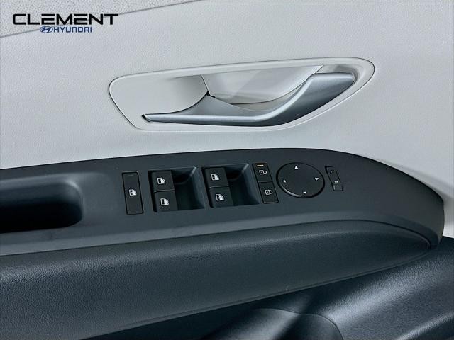 Hyundai Tucson Vehicle Full-screen Gallery Image 23