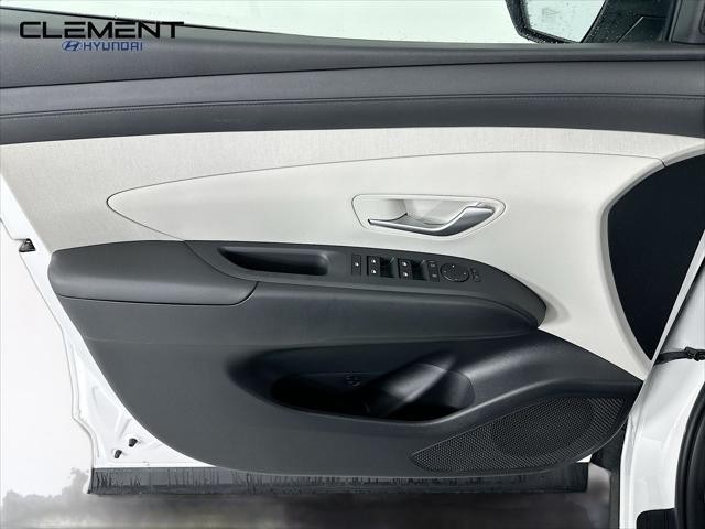 Hyundai Tucson Vehicle Full-screen Gallery Image 24