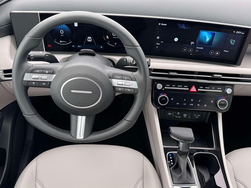 Hyundai Tucson Vehicle Full-screen Gallery Image 23