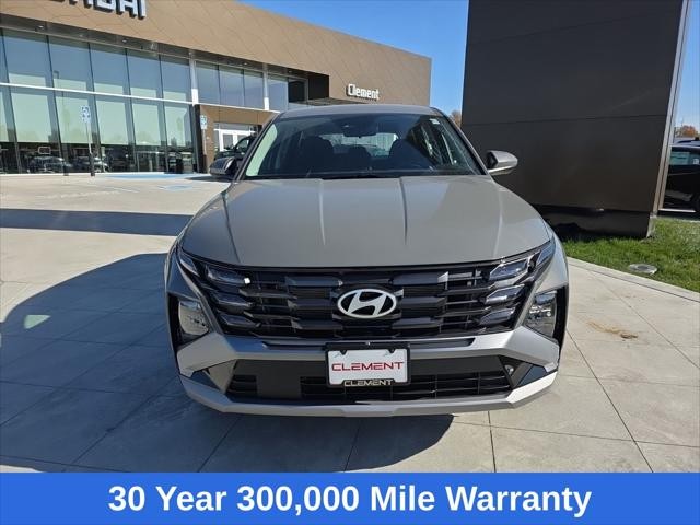 Hyundai Tucson Vehicle Full-screen Gallery Image 2