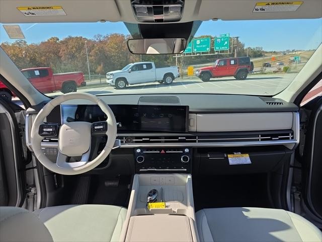 Hyundai Santa Fe Hybrid Vehicle Full-screen Gallery Image 11