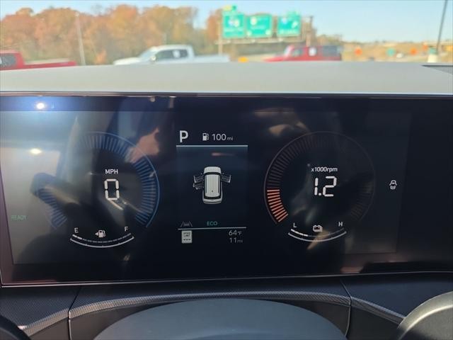 Hyundai Santa Fe Hybrid Vehicle Full-screen Gallery Image 18