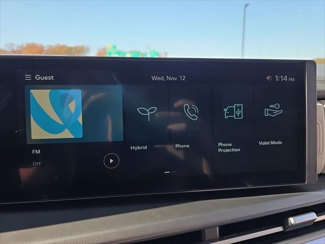 Hyundai Santa Fe Hybrid Vehicle Full-screen Gallery Image 19