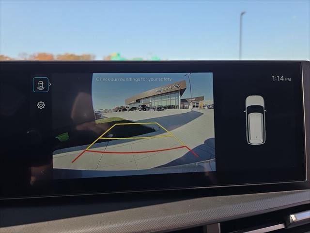 Hyundai Santa Fe Hybrid Vehicle Full-screen Gallery Image 21