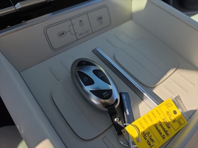 Hyundai Santa Fe Hybrid Vehicle Full-screen Gallery Image 23