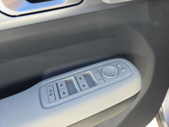 Hyundai Santa Fe Hybrid Vehicle Full-screen Gallery Image 24