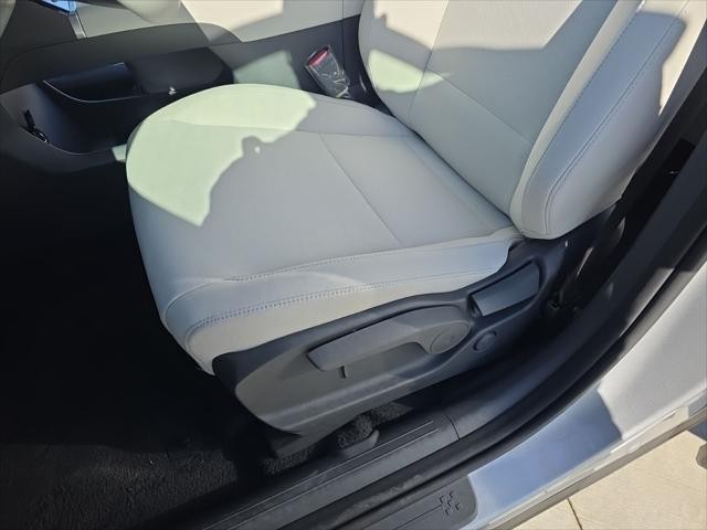 Hyundai Santa Fe Hybrid Vehicle Full-screen Gallery Image 26