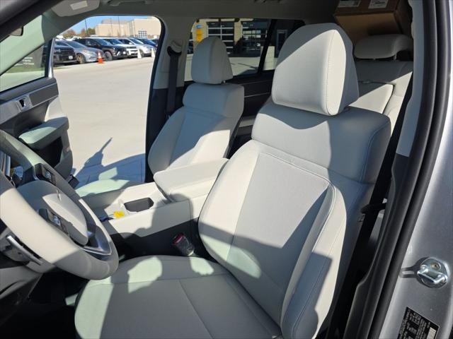 Hyundai Santa Fe Hybrid Vehicle Full-screen Gallery Image 27