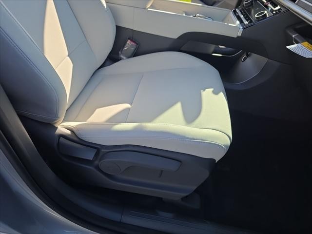 Hyundai Santa Fe Hybrid Vehicle Full-screen Gallery Image 31