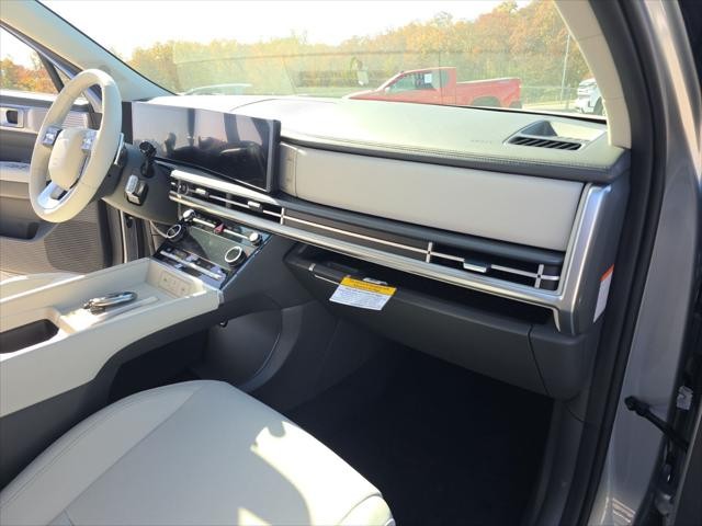 Hyundai Santa Fe Hybrid Vehicle Full-screen Gallery Image 32