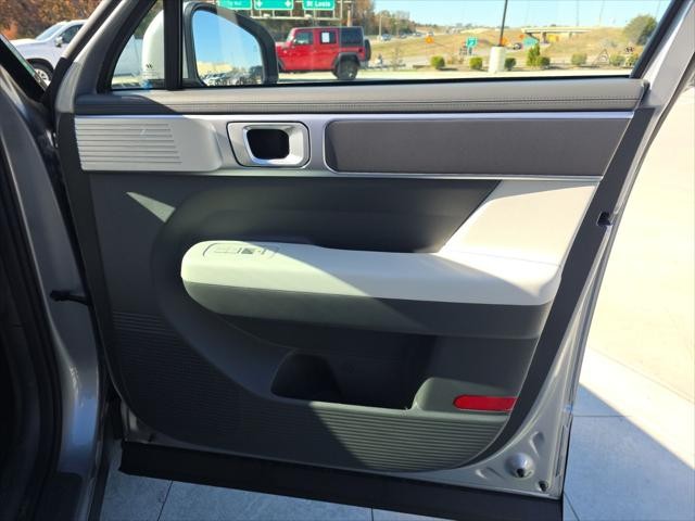 Hyundai Santa Fe Hybrid Vehicle Full-screen Gallery Image 33