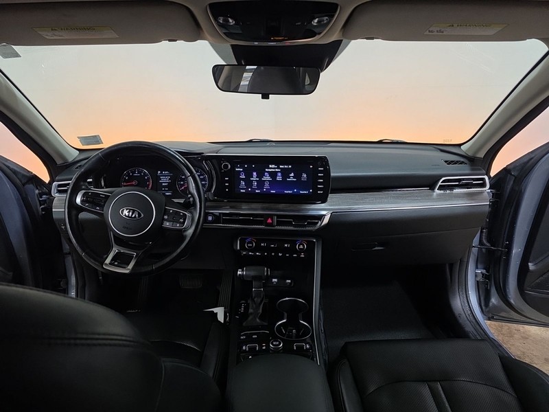 Kia K5 Vehicle Full-screen Gallery Image 11