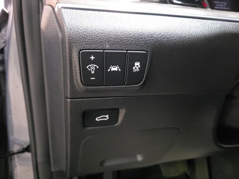 Kia K5 Vehicle Full-screen Gallery Image 12