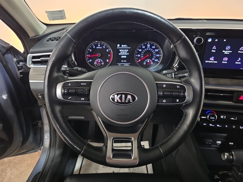 Kia K5 Vehicle Full-screen Gallery Image 13