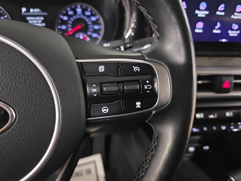 Kia K5 Vehicle Full-screen Gallery Image 16