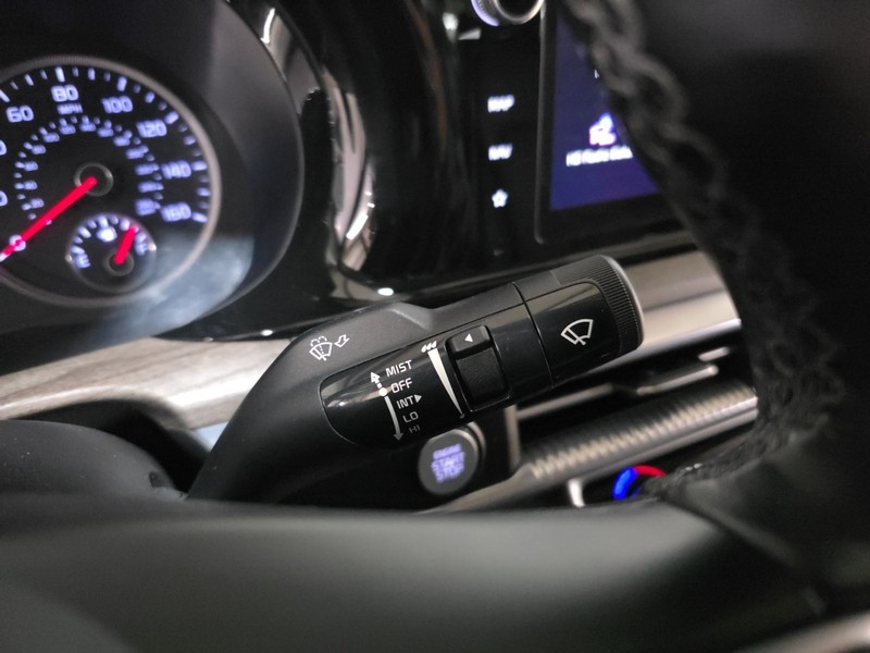 Kia K5 Vehicle Full-screen Gallery Image 17