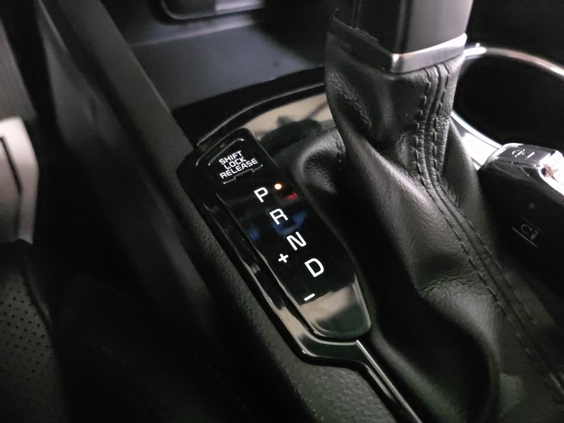 Kia K5 Vehicle Full-screen Gallery Image 26