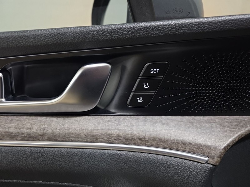 Kia K5 Vehicle Full-screen Gallery Image 29