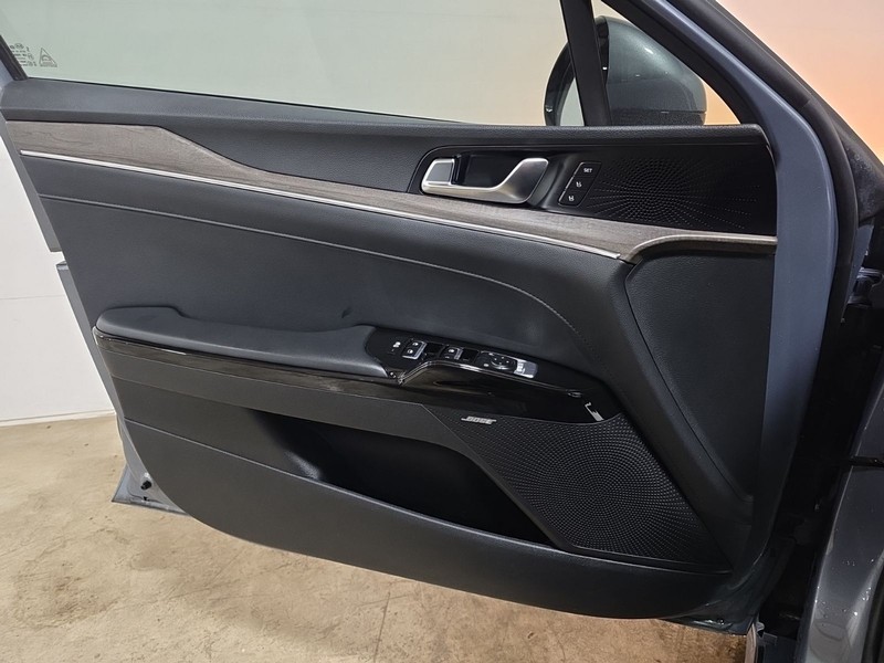 Kia K5 Vehicle Full-screen Gallery Image 33