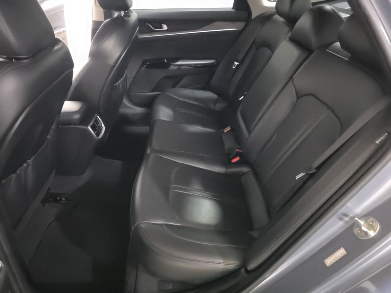 Kia K5 Vehicle Full-screen Gallery Image 37