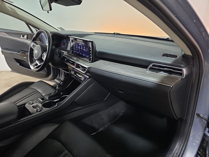 Kia K5 Vehicle Full-screen Gallery Image 40