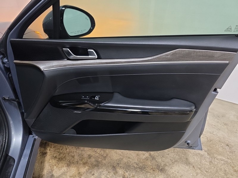 Kia K5 Vehicle Full-screen Gallery Image 41