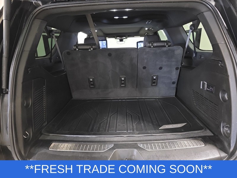 Chevrolet Suburban Vehicle Full-screen Gallery Image 08