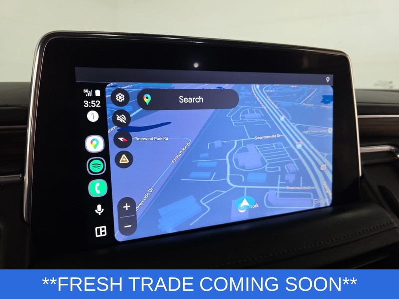 Chevrolet Suburban Vehicle Full-screen Gallery Image 16