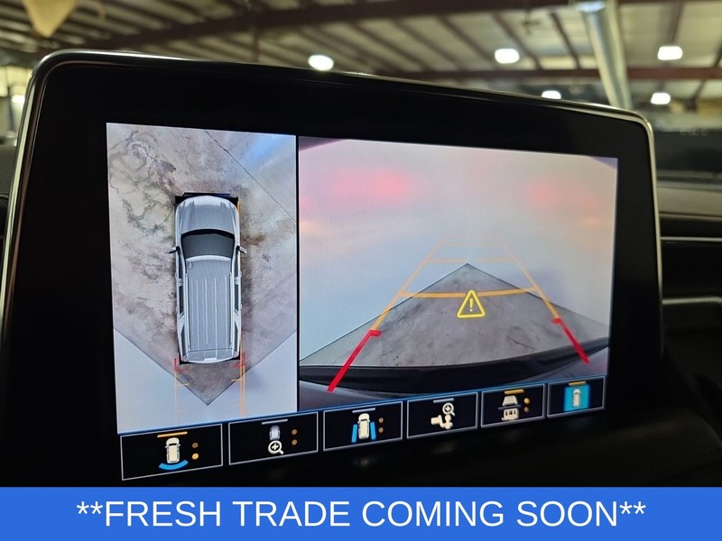 Chevrolet Suburban Vehicle Full-screen Gallery Image 17