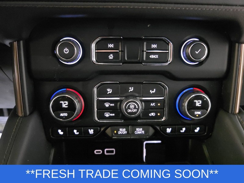 Chevrolet Suburban Vehicle Full-screen Gallery Image 19