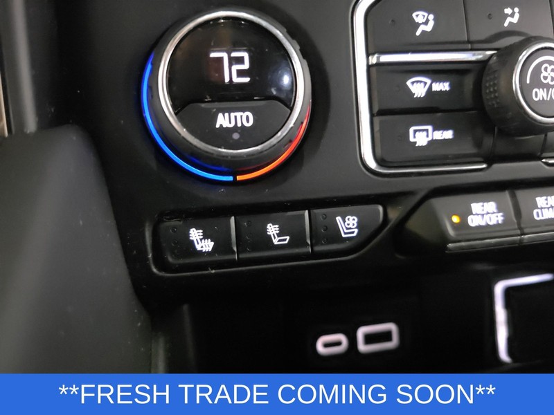 Chevrolet Suburban Vehicle Full-screen Gallery Image 20