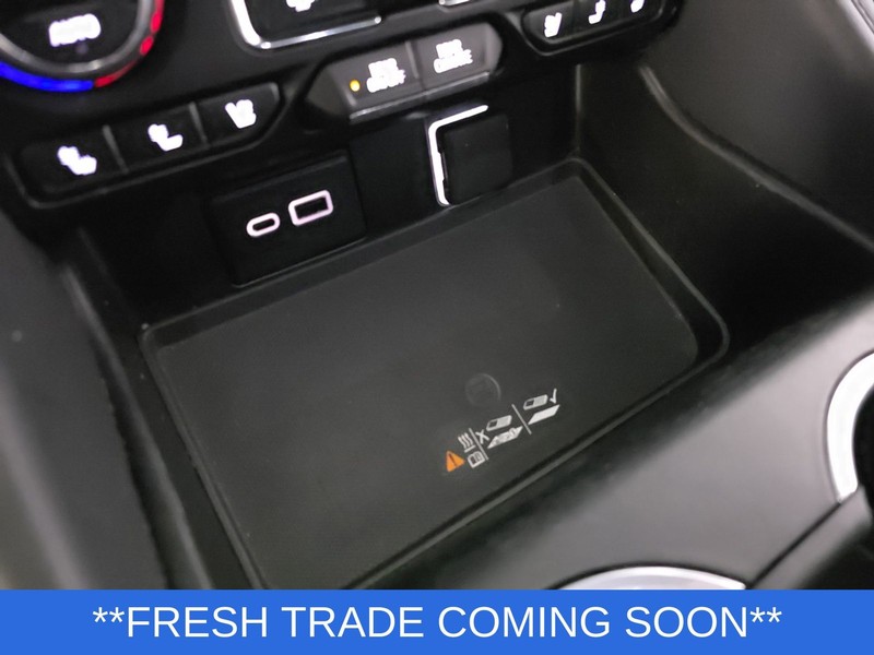 Chevrolet Suburban Vehicle Full-screen Gallery Image 21