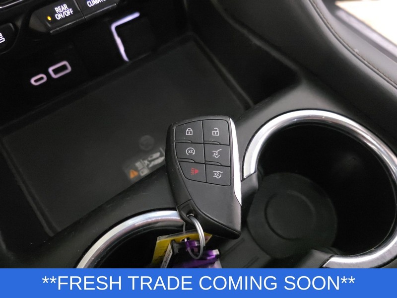 Chevrolet Suburban Vehicle Full-screen Gallery Image 22