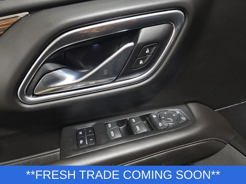 Chevrolet Suburban Vehicle Full-screen Gallery Image 23